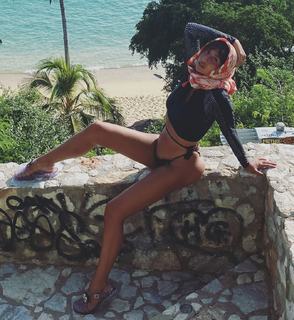 Jackie Cruz feet photo 6