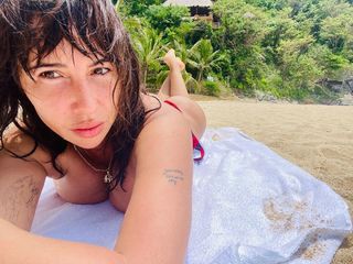 Jackie Cruz feet photo 1
