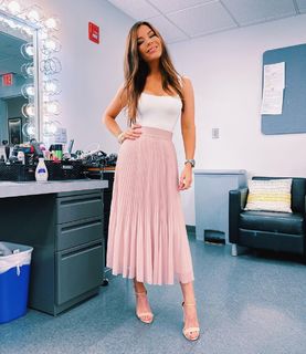 Jackie Redmond feet photo thumbnail