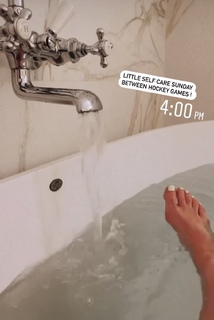 Jackie Redmond feet photo thumbnail