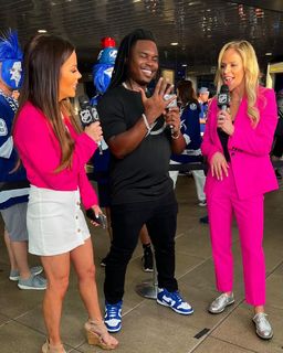 Jackie Redmond feet photo thumbnail