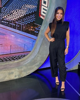 Jackie Redmond feet photo thumbnail