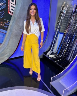 Jackie Redmond feet photo thumbnail