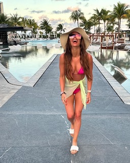 Jackie Redmond feet photo thumbnail