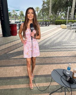 Jackie Redmond feet photo thumbnail