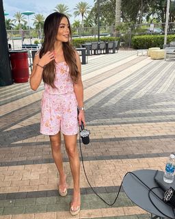 Jackie Redmond feet photo thumbnail