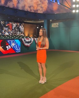 Jackie Redmond feet photo thumbnail