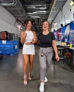 Jackie Redmond feet photo thumbnail