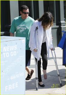 Jackie Sandler feet photo thumbnail