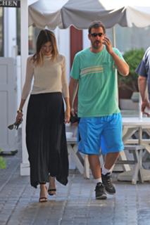 Jackie Sandler feet photo thumbnail