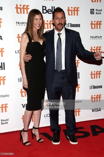 Jackie Sandler feet photo thumbnail