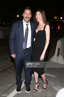 Jackie Sandler feet photo thumbnail