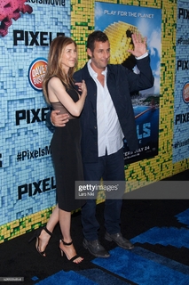 Jackie Sandler feet photo thumbnail