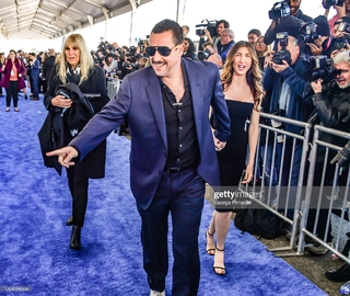 Jackie Sandler feet photo thumbnail