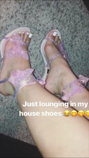 Jacky Oh feet photo 1
