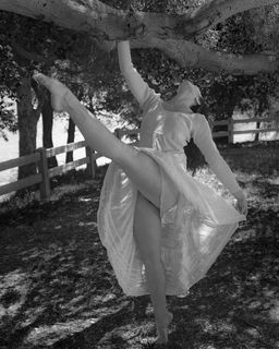 Jaclyn Betham feet photo 9