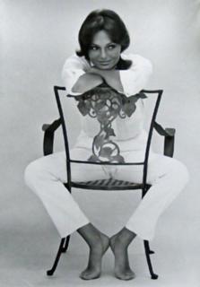 Jacqueline Bisset feet photo thumbnail