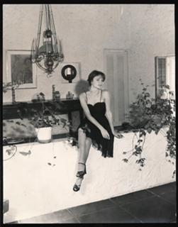 Jacqueline Bisset feet photo thumbnail