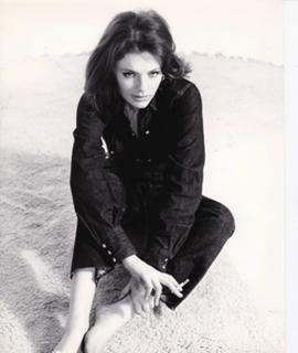 Jacqueline Bisset feet photo thumbnail