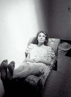 Jacqueline Bisset feet photo thumbnail