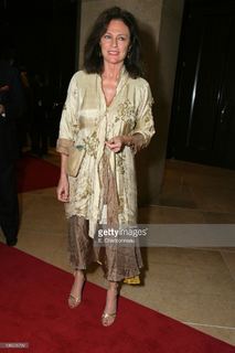 Jacqueline Bisset feet photo thumbnail