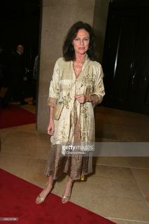 Jacqueline Bisset feet photo thumbnail