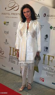 Jacqueline Bisset feet photo thumbnail