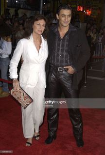 Jacqueline Bisset feet photo thumbnail