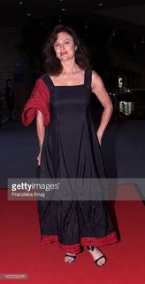 Jacqueline Bisset feet photo thumbnail