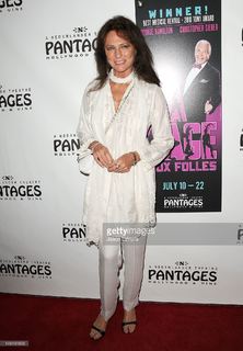 Jacqueline Bisset feet photo thumbnail