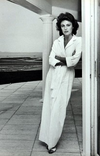 Jacqueline Bisset feet photo thumbnail