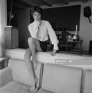 Jacqueline Bisset feet photo thumbnail