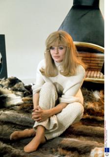 Jacqueline Bisset feet photo thumbnail