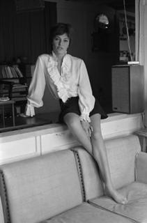 Jacqueline Bisset feet photo thumbnail
