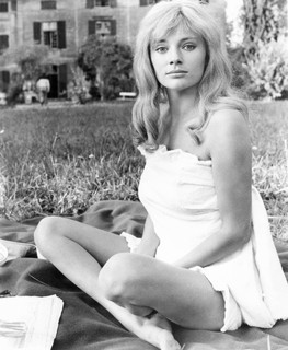 Jacqueline Bisset feet photo thumbnail