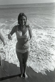 Jacqueline Bisset feet photo thumbnail