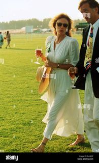 Jacqueline Bisset feet photo 7