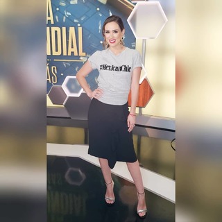 Jacqueline Bracamontes feet photo thumbnail