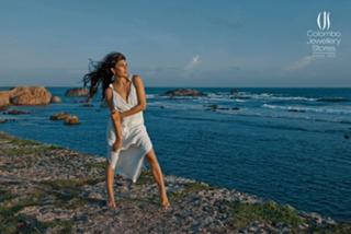 Jacqueline Fernandez feet photo thumbnail