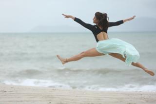 Jacqueline Fernandez feet photo thumbnail