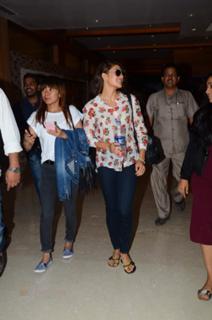 Jacqueline Fernandez feet photo thumbnail
