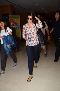 Jacqueline Fernandez feet photo thumbnail