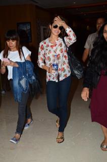 Jacqueline Fernandez feet photo thumbnail
