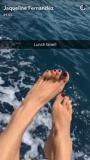 Jacqueline Fernandez feet photo thumbnail