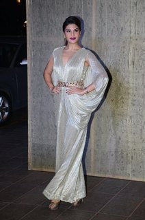 Jacqueline Fernandez feet photo thumbnail