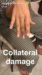 Jacqueline Fernandez feet photo thumbnail