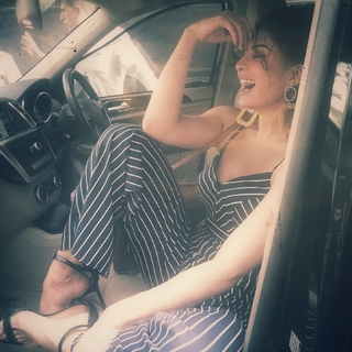 Jacqueline Fernandez feet photo thumbnail