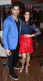 Jacqueline Fernandez feet photo thumbnail