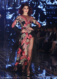 Jacqueline Fernandez feet photo thumbnail