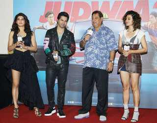 Jacqueline Fernandez feet photo thumbnail